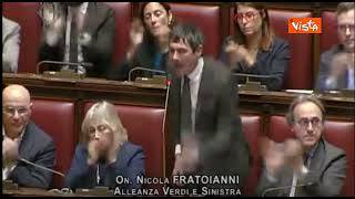 Fratoianni mostra in Aula immagine di una bimba torturata da Almastri: Nordio ha liberato criminale