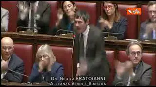 Fratoianni mostra in Aula immagine di una bimba torturata da Almastri: Nordio ha liberato criminale