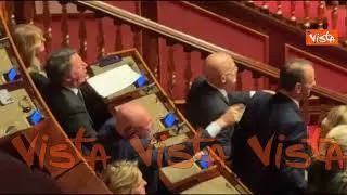 Renzi contro La Russa si infervora e gesticola mentre parla Maiorino: Avete interrotto opposizioni