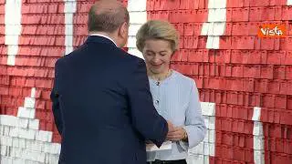 Von der Leyen e Donald Tusk omaggiano il "Muro della libertà" a Danzica
