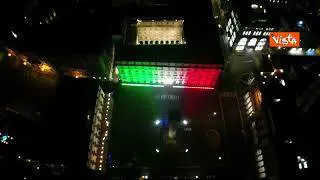 Palazzo Chigi illuminato con il tricolore per il giorno del Ricordo
