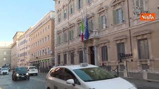 Giorno Ricordo, Palazzo Chigi illuminato col tricolore e le bandiere di Camera e Senato a mezz'asta