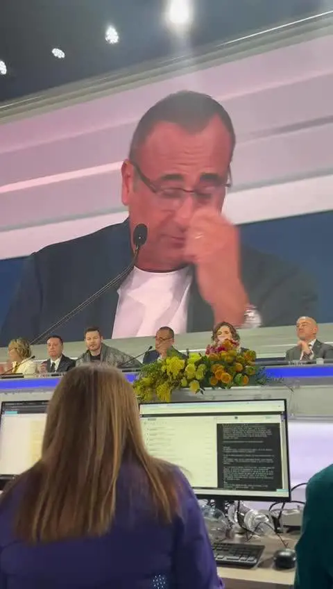 "Una donna fortissima". E Carlo Conti si commuove durante la conferenza