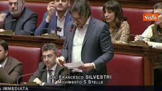 Silvestri (M5s) a Ciriani: "Governo spia giornalisti". Il Ministro: "No, noi li salviamo"