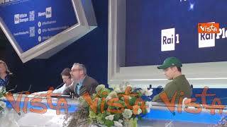Brunori Sas in conferenza stampa canta la sua "Canzone contro la paura"