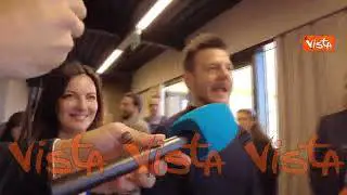 Alessandro Cattelan: Stasera cosa canto? 'Back for good' dei Take That