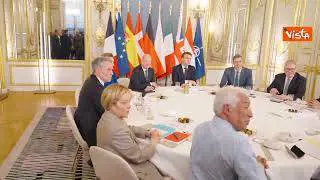 Vertice informale sull'Ucraina a Parigi, il giro tavolo dei leader all'Eliseo