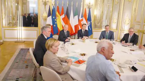 L'avvio del vertice di Parigi per l'Ucraina
