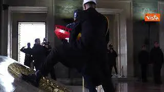 Zelensky in Turchia, l'omaggio con la moglie Olena a Mustafa Kemal Ataturk