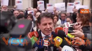 Caro bollette, Conte al flashmob del M5s: "Incalzeremo Meloni finchè non risolverà la questione"