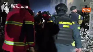 Guerra Ucraina, colpito con un missile russo palazzo di 10 piani a Kherson