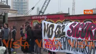 "Verità e giustizia per Ramy", la scritta sul muro al corteo di Milano contro il ddl sicurezza