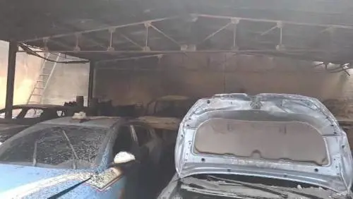 La rimessa della polizia di Stato dopo l'incendio di Albano