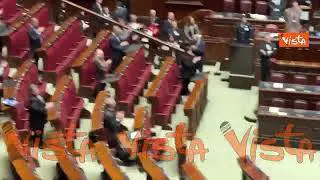 Anniversario morte Luca Attanasio, un minuto di silenzio, poi l'applauso in Aula alla Camera