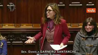 Santanché: "Io donna libera, porto i tacchi da 12, ci tengo a vestirmi bene. Sono una signora"