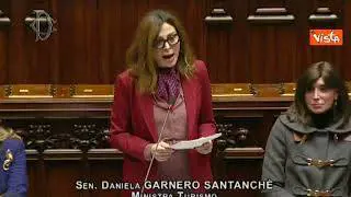 Santanchè a opposizioni: Volete combattere ricchezza. Mai come voi, avrò sempre mio tacco a spillo