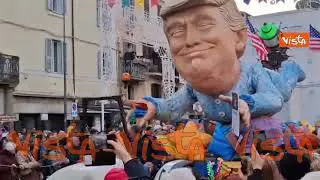 Il gigantesco pupazzo di Donald Trump al Carnevale di Ronciglione (Viterbo)