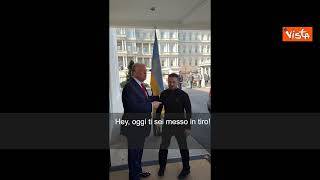 Zelensky arriva alla Casa Bianca, Trump scherza: “Oggi ti sei messo in tiro”