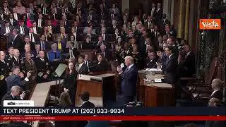 L'applauso per Trump al Congresso Usa per il suo primo discordo dopo l'insediamento