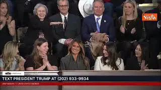 L'applauso per Melania al Congresso Usa per il primo discorso di Trump dopo l'insediamento