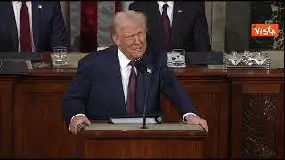 L'applauso per Musk al Congresso Usa, lui fa triangolo con le dita come Eric Trump a insediamento