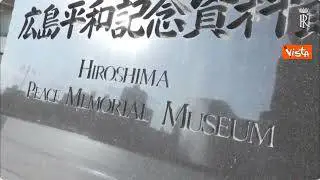 Mattarella depone una corona di fiori al Memoriale della Pace di Hiroshima