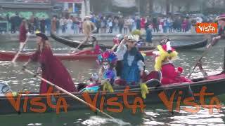 In Gondola in Darsena a Milano per il Carnevale