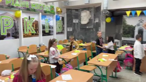 Nelle scuole bunker di Kharkiv. "Studiano sotto le bombe, ma almeno sono al sicuro"