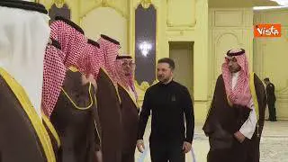 Zelensky incontra principe ereditario saudita bin Salman prima dei colloqui a Gedda