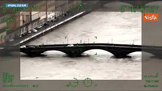 Maltempo Toscana, la piena dell'Arno vista dall'elicottero della Polizia