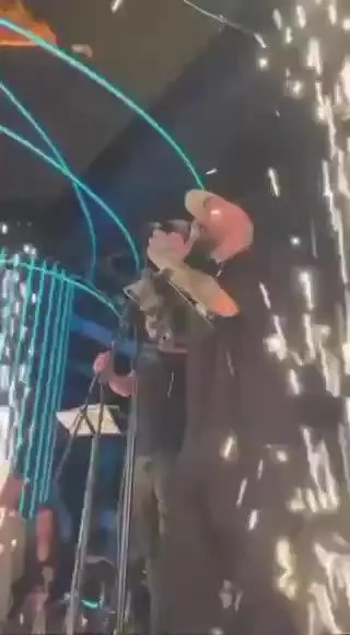 I fuochi pirotecnici durante il concerto in discoteca a Kocani