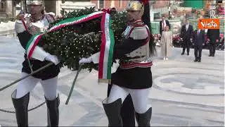 Giornata dell'Unità Nazionale, Mattarella depone una corona di alloro all'Altare della Patria