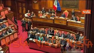 La standing ovation per Papa Francesco in Aula al Senato durante discorso Meloni