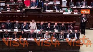 Meloni contro Manifesto Ventotene: "Non è la mia Europa". Bagarre in Aula, urla dai banchi del Pd