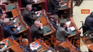 Meloni parla in Aula alla Camera, i deputati alle prese con smartphone e tablet