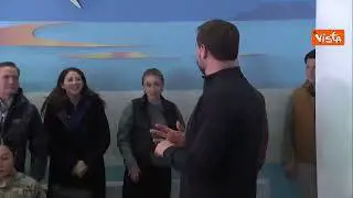 La battuta di Jd Vance con la moglie fra i militari in Groenlandia: Fa un freddo di m...qui