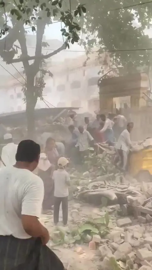La moschea Shwe Pho Shing di crollata dopo il sisma