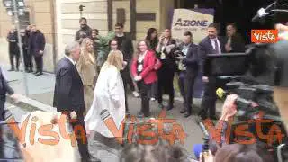 L'arrivo della premier Meloni al Congresso di Azione a Roma