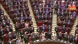 Re Carlo III conclude discorso alla Camera citando Dante: "E quindi uscimmo a riveder le stelle"