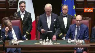 Re Carlo: Perdonateci se corrompiamo la vostra meravigliosa cucina, lo facciamo con affetto