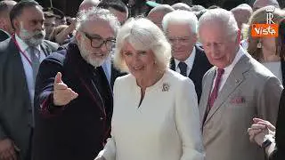 Carlo assaggia l'olio, Camilla fa la pasta fresca, poi "Romagna mia" in piazza. I reali a Ravenna