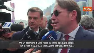 Il Commissario Ue Salute a Vinitaly: "Bicchiere di vino rosso fa bene alla salute"