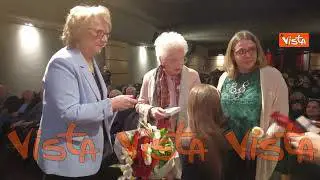 Liliana Segre riceve la tessera onoraria dell'Anei all'Anteo di Milano, le immagini