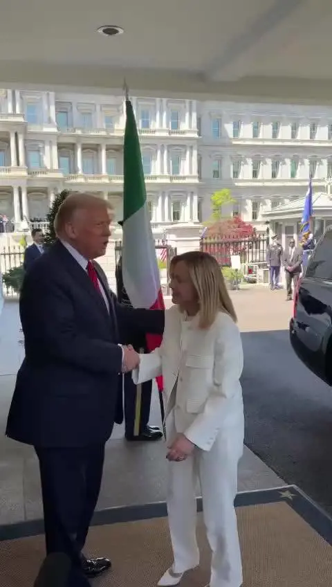 La premier Giorgia Meloni alla Casa Bianca con il presidente Donald Trump