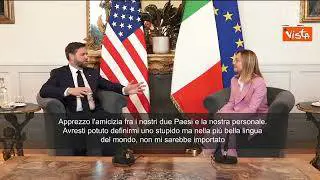 Jd Vance a Meloni: Nella più bella lingua del mondo puoi anche chiamarmi "stupido", non importa