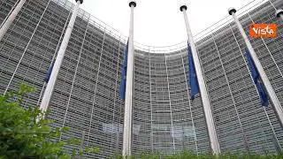 Addio Papa Francesco, bandiere a mezz'asta alla Commissione Ue a Bruxelles