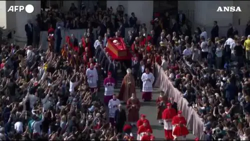 Traslazione Papa Francesco, il corteo da Santa Marta a San Pietro