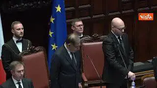 Commemorazione Papa Francesco alla Camera, un minuto di silenzio, poi il lungo applauso in Aula