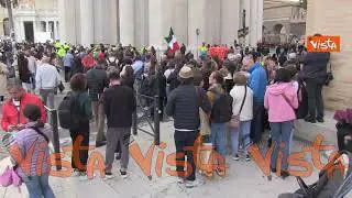 Addio a Papa Francesco, ancora file di fedeli accorsi per portare l'ultimo saluto al Santo Padre