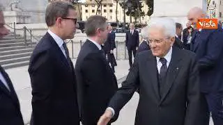 25 Aprile, Mattarella arriva all'Altare della Patria per onorare il Milite ignoto